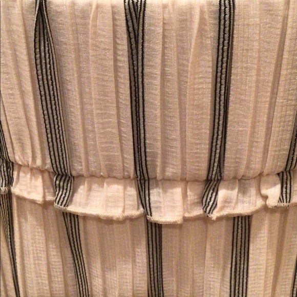 Pleated asymmetrical skirt - Picture 2 of 4